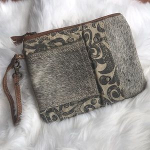 ⭐️ Myra Wristlet bag